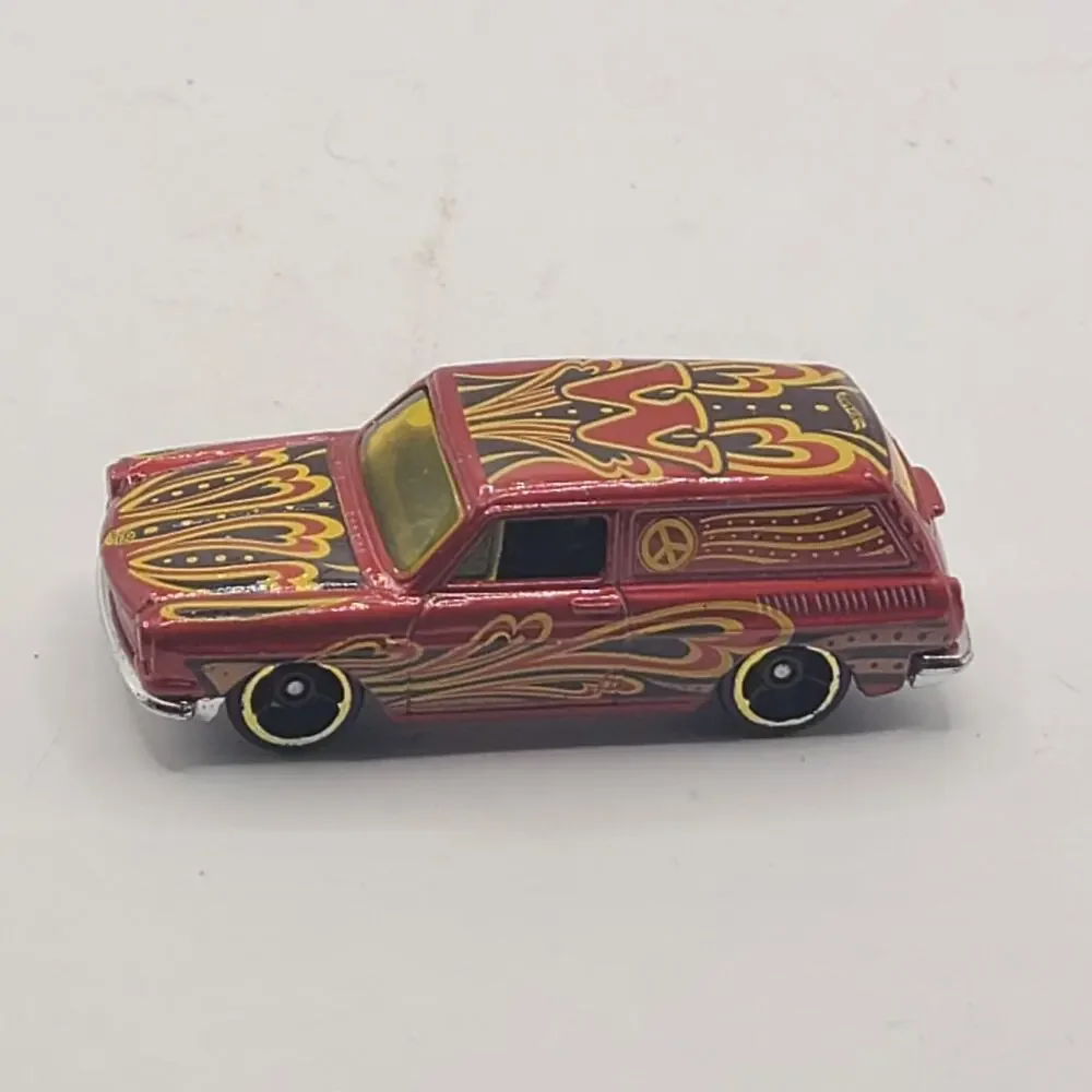 Hot Wheels 2015 HW ART CARS #2 CUSTOM 1969 VOLKSWAGEN SQUAREBACK 1:64 | Loose